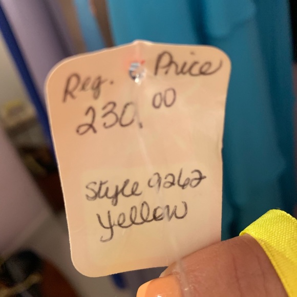 New with tags! Yellow one shoulder sequin dress🌼 - Picture 7 of 8